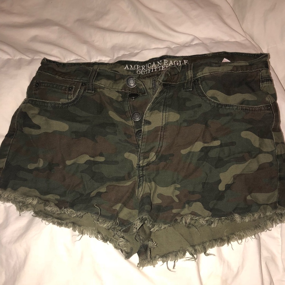American eagle camo shorts